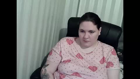 OlyaAndNetty online show from 11-11-25, 12:54
