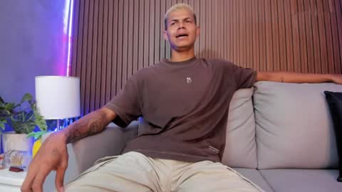 Snapshot of omen20_ chatting on 04-09-26, 01:05 Omen online show from 04-09-26, 01:05