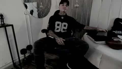 Snapshot of onceagain97_ chatting on 06-11-26, 12:32 ... online show from 06-11-26, 12:32