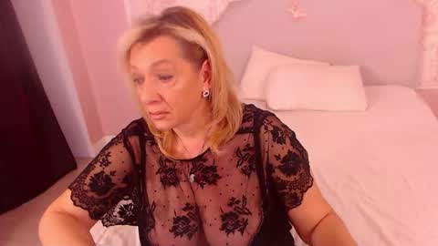 Snapshot of oneblondenicole chatting on 12-04-25, 05:39 Nicole online show from 12-04-25, 05:39