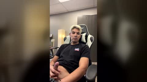 onewildxxx online show from 05-18-26, 05:41
