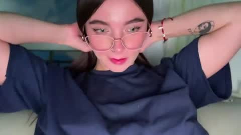 Snapshot of onlysophia chatting on 06-16-26, 11:40 Sophia online show from 06-16-26, 11:40