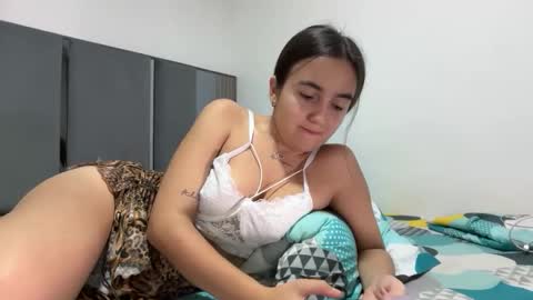PAREJA LATINA JOVEN MUY CACHONDOS online show from 04-02-26, 01:25