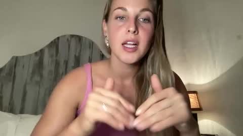 Snapshot of onyx_unleashed chatting on 11-25-25, 01:05 onyx_unleashed online show from 11-25-25, 01:05