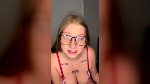 oohlarae22 online show from 06-17-26, 11:01