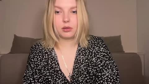 Ophelia online show from 04-06-26, 11:27