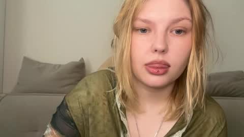 Snapshot of opheliaritz chatting on 07-05-26, 06:31 Ophelia online show from 07-05-26, 06:31