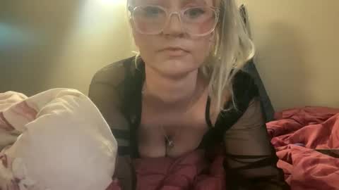 Snapshot of outback_goddess_ chatting on 05-30-26, 12:35 outback_goddess_ online show from 05-30-26, 12:35
