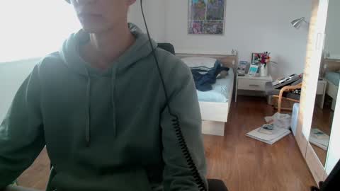 OverkneeBabe online show from 12-06-24, 09:10