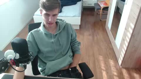 OverkneeBabe online show from 11-15-25, 12:34