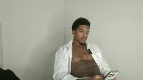 Snapshot of owen_222 chatting on 12-22-25, 10:18 Owen online show from 12-22-25, 10:18