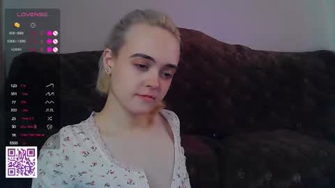 Snapshot of oxcysecret chatting on 06-18-26, 09:14 Oxcy online show from 06-18-26, 09:14