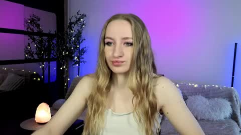 Oxy Foxie online show from 04-15-26, 12:01