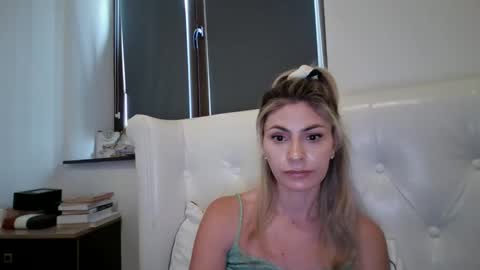 Snapshot of pamela051087 chatting on 06-11-26, 02:59 Pamela051087 online show from 06-11-26, 02:59