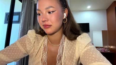 Snapshot of pameliakinsinger chatting on 03-18-26, 05:32 Kamila online show from 03-18-26, 05:32