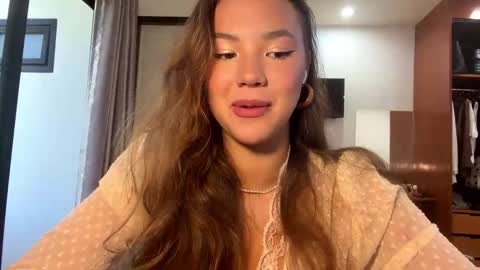 Snapshot of pameliakinsinger chatting on 03-21-26, 05:12 Kamila online show from 03-21-26, 05:12
