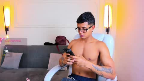 Snapshot of paradise_boy_s chatting on 05-07-26, 02:33 Ryan And Casper online show from 05-07-26, 02:33