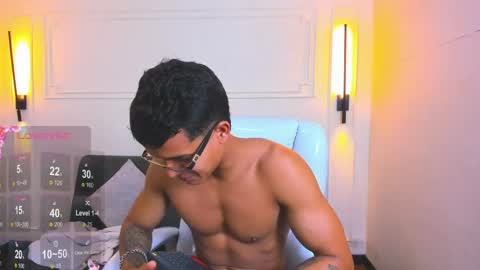 Snapshot of paradise_boy_s chatting on 05-11-26, 02:12 Ryan And Casper online show from 05-11-26, 02:12
