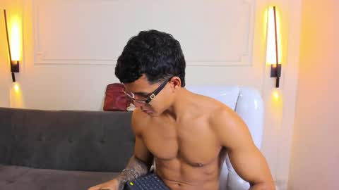 Snapshot of paradise_boy_s chatting on 05-19-26, 02:01 Ryan And Casper online show from 05-19-26, 02:01