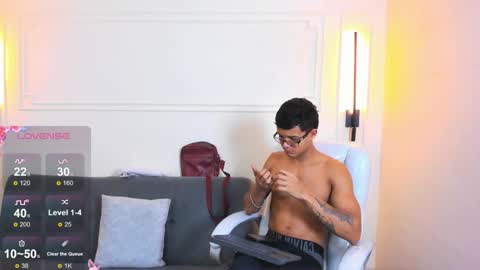 Snapshot of paradise_boy_s chatting on 05-21-26, 02:02 Ryan And Casper online show from 05-21-26, 02:02