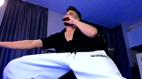 Paris online show from 03-23-26, 02:26