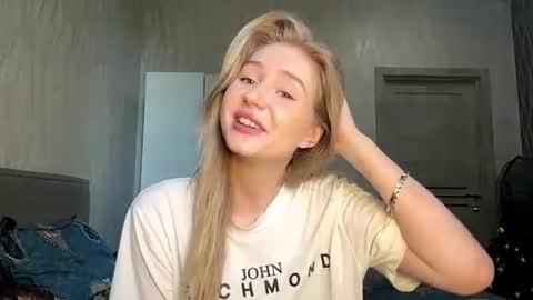 Snapshot of partheniamachle chatting on 06-30-26, 11:22 Milana online show from 06-30-26, 11:22