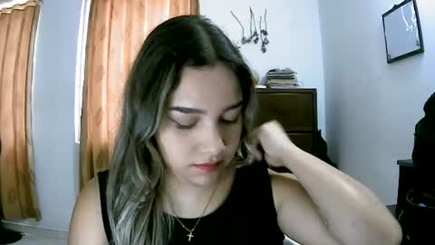 Snapshot of paulina_x_x chatting on 06-20-26, 09:50 paulina_x_x online show from 06-20-26, 09:50
