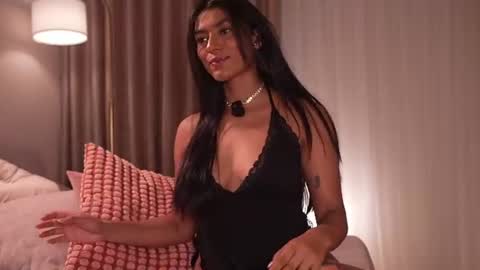 Snapshot of pauline_7 chatting on 06-10-26, 06:18 pauline_7 online show from 06-10-26, 06:18