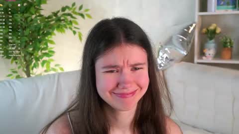 Snapshot of pazrapacki chatting on 05-18-26, 04:07 Beautiful Mila online show from 05-18-26, 04:07