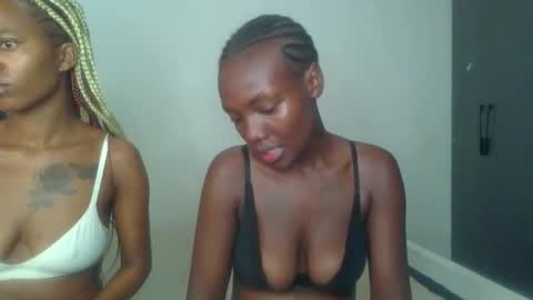 peach_ebonny online show from 04-30-26, 08:09