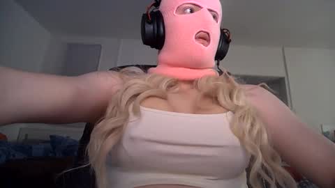 Snapshot of peachydemi chatting on 06-08-26, 10:21 peachydemi online show from 06-08-26, 10:21