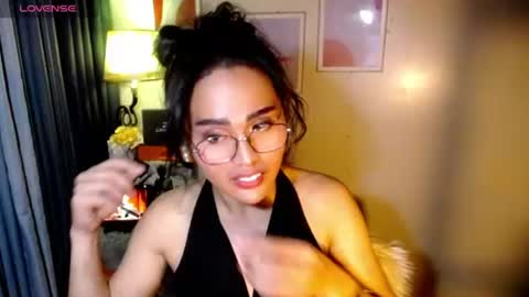 Snapshot of peakaboo_xx chatting on 06-17-26, 08:50 Angel Creamdensada online show from 06-17-26, 08:50