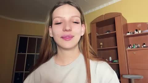 Snapshot of pearlinesilfies chatting on 06-15-26, 05:26 Zlata online show from 06-15-26, 05:26