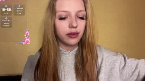 Snapshot of pearlinesilfies chatting on 06-29-26, 04:40 Zlata online show from 06-29-26, 04:40