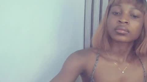 Snapshot of peetyface chatting on 10-06-25, 10:12 Lizzy online show from 10-06-25, 10:12