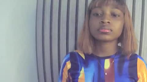 Snapshot of peetyface chatting on 10-07-25, 11:51 Lizzy online show from 10-07-25, 11:51