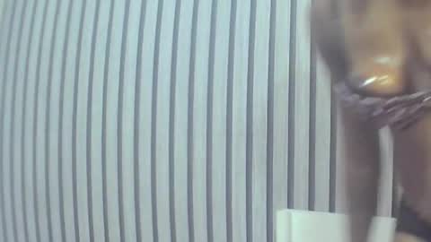 Snapshot of peetyface chatting on 10-25-25, 08:36 Lizzy online show from 10-25-25, 08:36