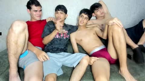 Snapshot of pelusos_mens chatting on 04-29-26, 07:42 CAIN-19 ALLEN-18 RONALD-18 AUSTIN-18 MOD DANTE online show from 04-29-26, 07:42