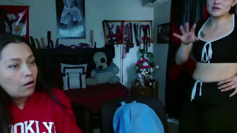 Penelope and my girlfriend Marilyn online show from 06-25-26, 02:10