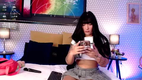Penelope  Lets get to 100 hands up  online show from 05-17-26, 04:10