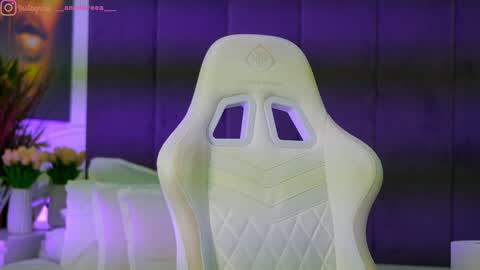 Dee online show from 11-21-25, 05:44