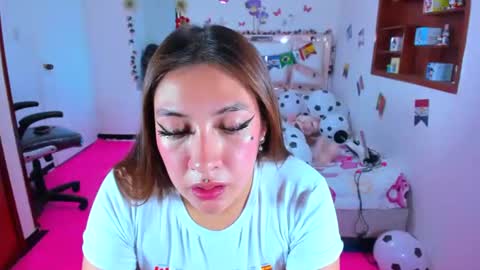Snapshot of perlabeautiful chatting on 06-25-26, 05:12 PERLA online show from 06-25-26, 05:12