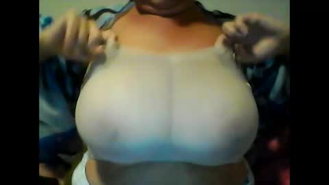 Snapshot of perlita070822 chatting on 02-01-25, 04:24 perlita070822 online show from 02-01-25, 04:24