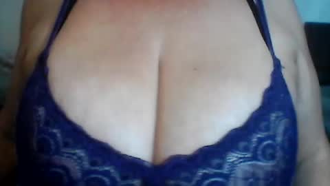 Snapshot of perlita070822 chatting on 06-15-26, 04:47 perlita070822 online show from 06-15-26, 04:47
