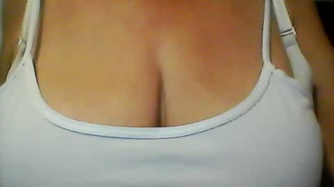 Snapshot of perlita070822 chatting on 06-20-26, 04:37 perlita070822 online show from 06-20-26, 04:37