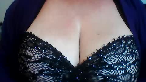 Snapshot of perlita070822 chatting on 06-25-26, 04:23 perlita070822 online show from 06-25-26, 04:23