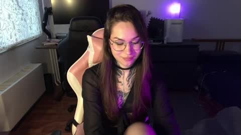 petal_dust_ online show from 04-16-26, 02:29