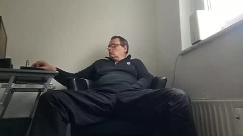 peter_03041976 online show from 02-05-25, 09:57