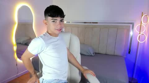 Snapshot of peter_chase chatting on 01-13-26, 02:22 Peter online show from 01-13-26, 02:22