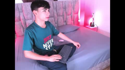 Snapshot of peter_chase chatting on 02-08-26, 06:00 Peter online show from 02-08-26, 06:00